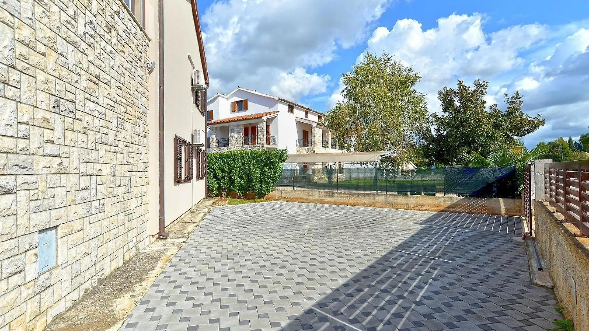 Ferienwohnung Fuer 8 Personen Ca 135 Qm In Valbandon, Istrien Istrische Riviera 0*, Valbandon
